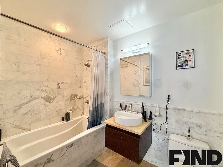 125 W 21st St #3C — Photo 6