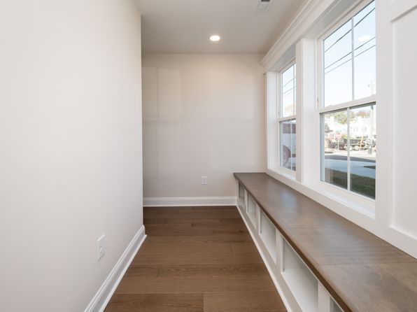 virginia-beach-virginia-402647318 picture