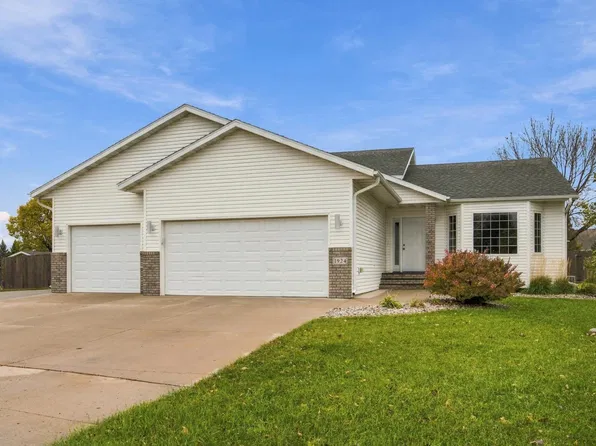 1924 33rd St S, Moorhead, MN 56560