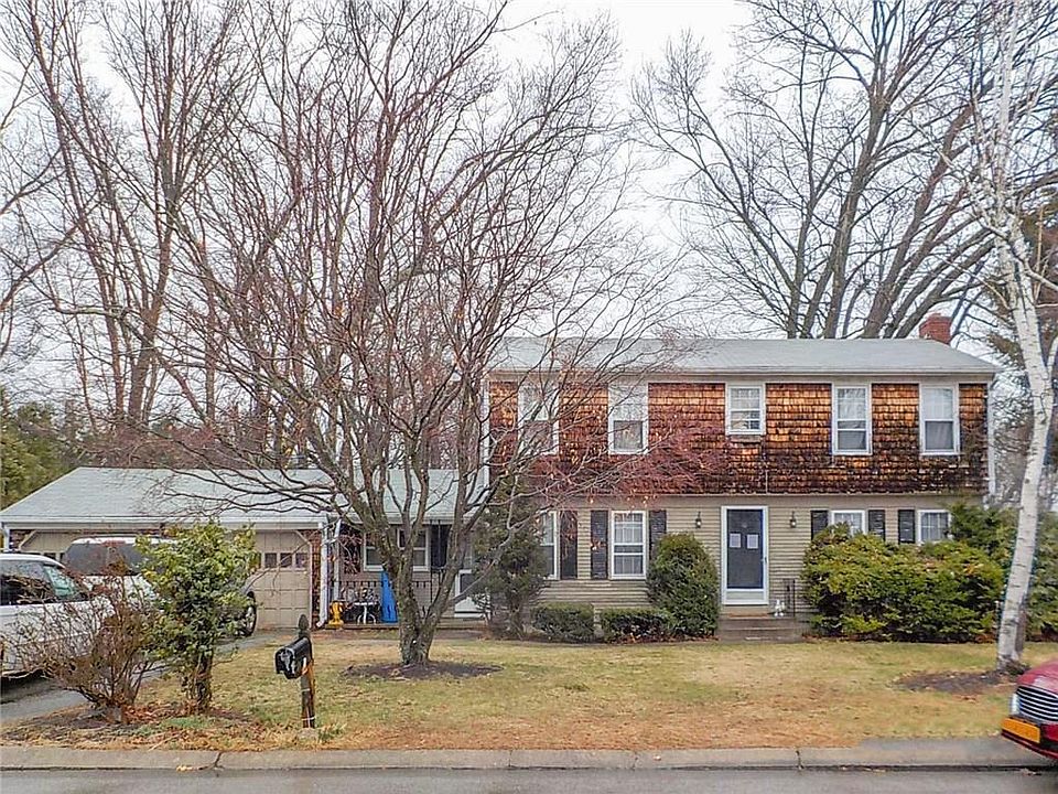 2nd image of 10 Sweet Briar Ln