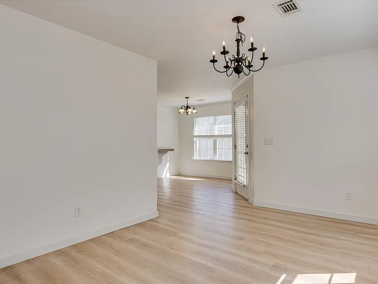 909 Watsonia Dr — Photo 6