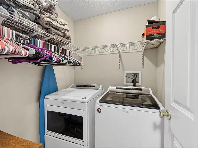 943 Serenity Cir — Photo 30
