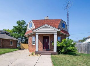 2016 Rapids Dr, Racine, WI 53404