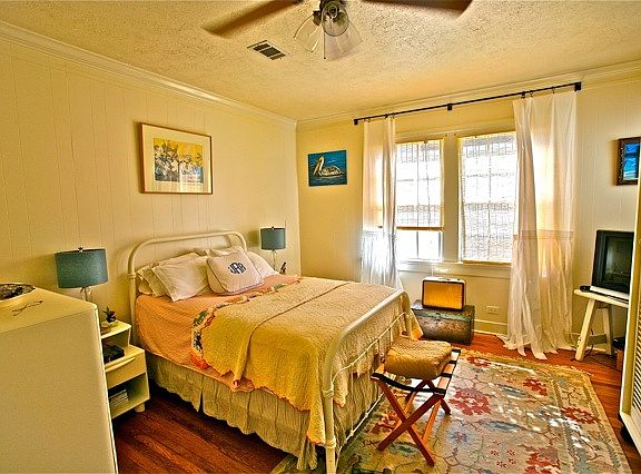 bed room w antique full bed