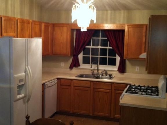 Eat in kitchen/dining room