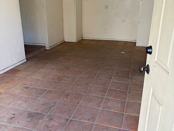 3rd image of 905 1/2 Pearl St Unit A