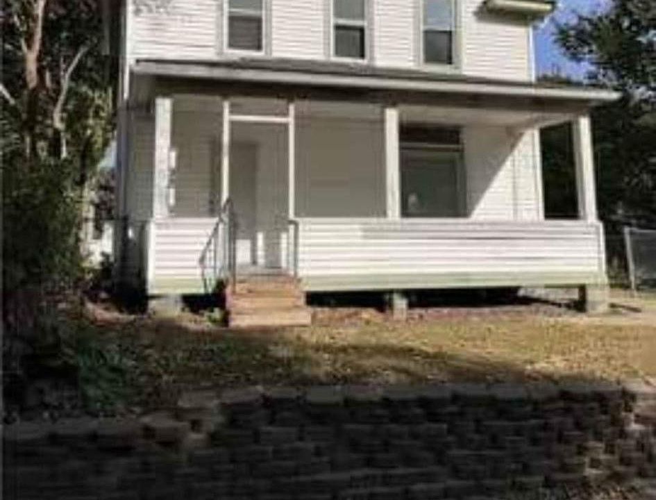 1st image of 287 Sidney St E