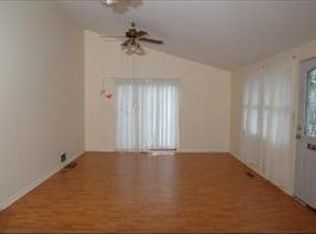 324 Delaware St, Carpentersville, IL 60110