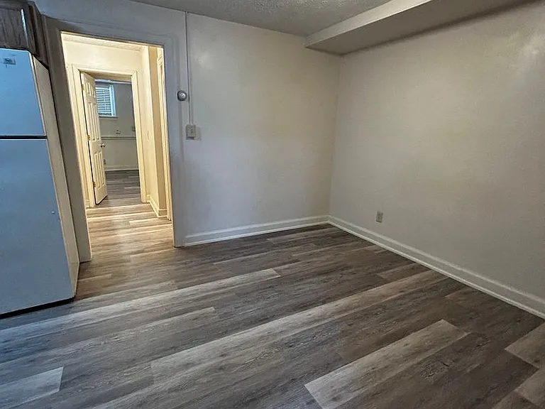 2206 Summit St — Photo 6
