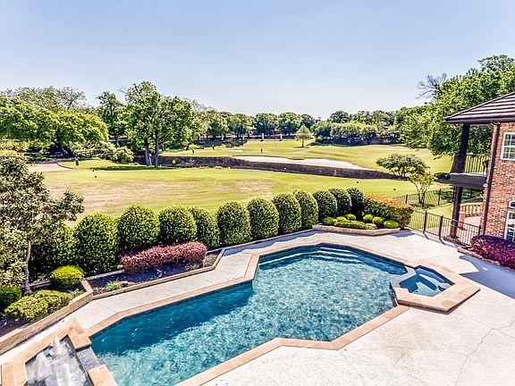 4th image of 5108 Pinehurst Dr