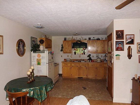 4th image of 543 Wallace St