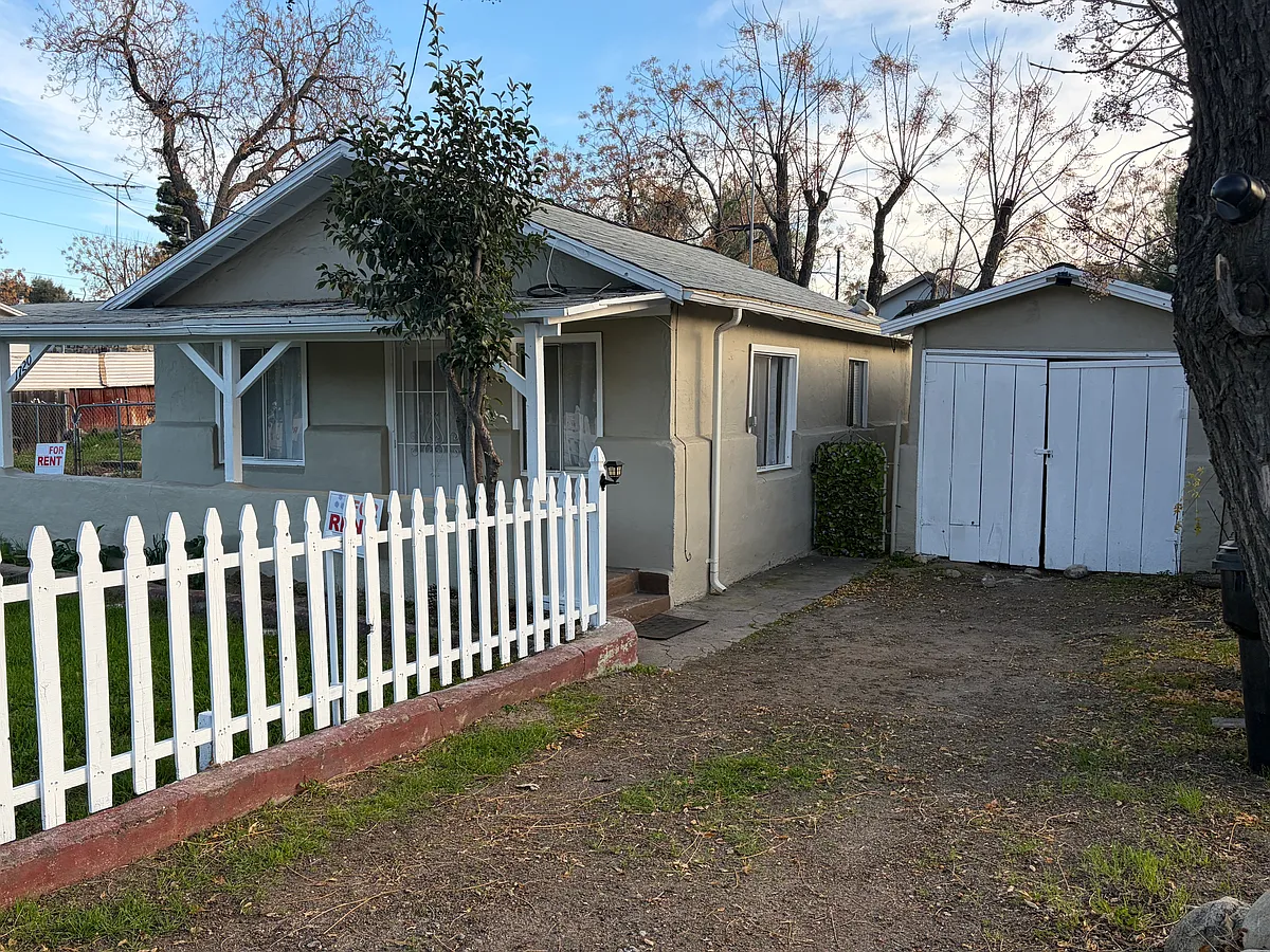 Building Photo - 1720 E San Bernardino Ave