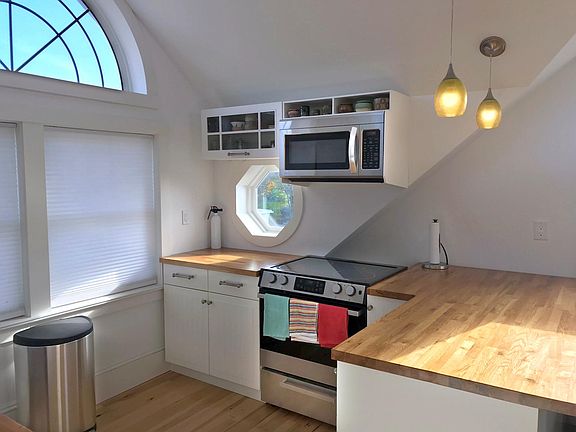 Kitchen with lots of light!