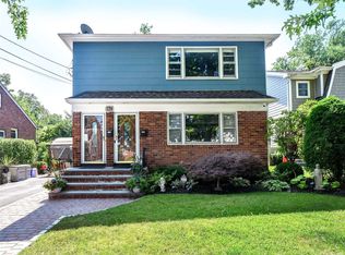 13 Marwood Rd, Port Washington, NY 11050