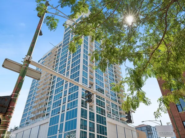 757 N Orleans St APT 1602, Chicago, IL 60654