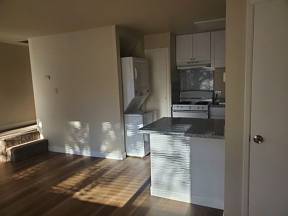 4th image of 1590 Detroit Ave #3B