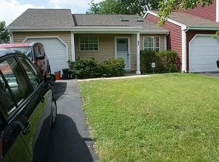 677 Brittany Ln, Island Lake, IL 60042