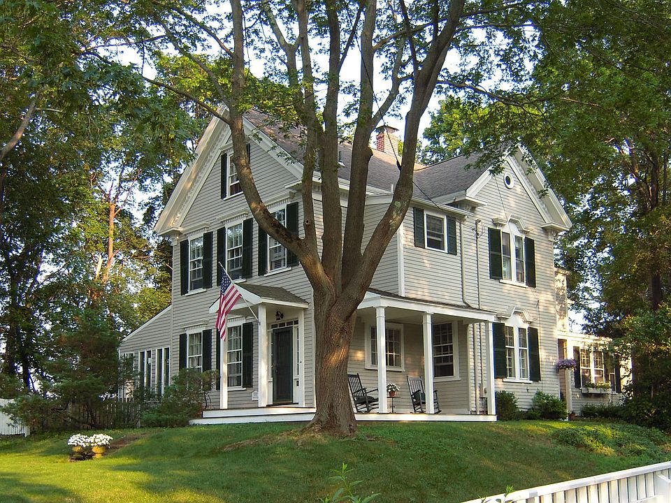 2nd image of 10 Cottage St