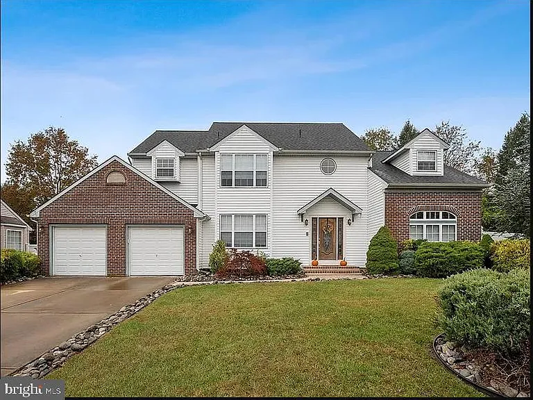 138 Persimmon St — Photo 1