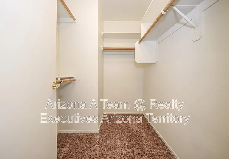 2416 W Chris Oliver Way — Photo 15