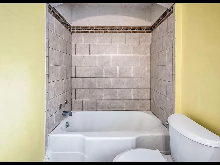 311 Chester St — Photo 15