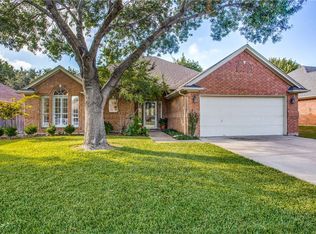 1047 Roundrock Dr, Saginaw, TX 76179