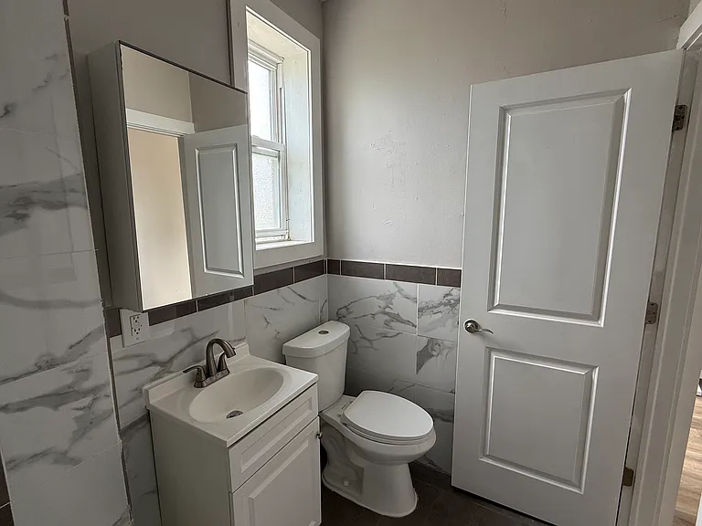 234 52nd St #2C — Photo 3