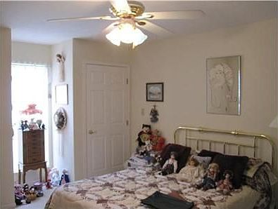 5th image of 970 Village Dr
