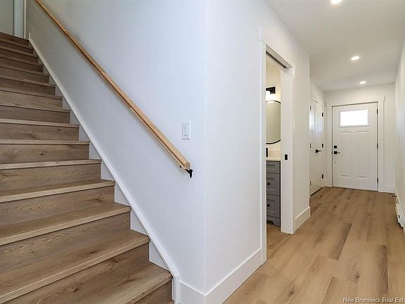 5th image of 41 Downsview Dr