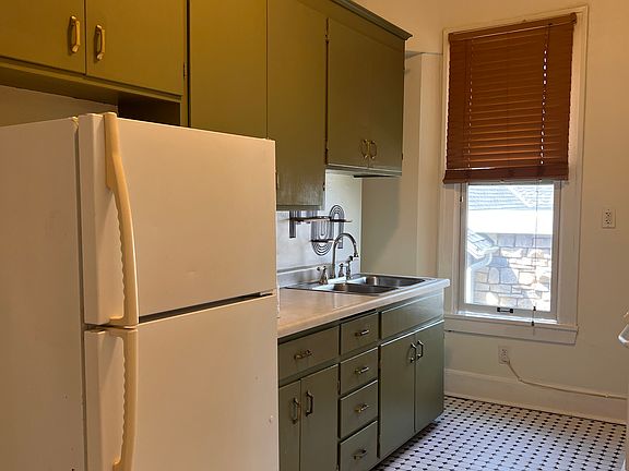 3rd image of 324 3rd St S APT 6