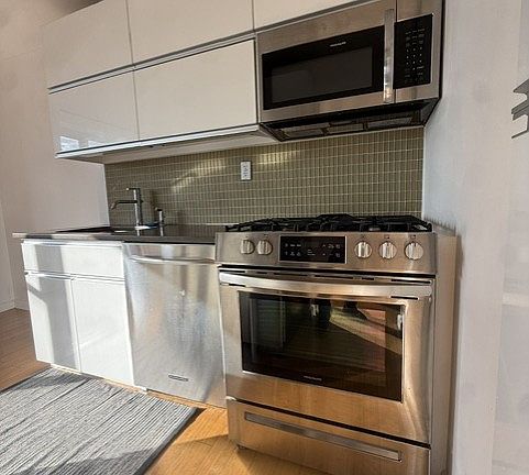 3rd image of 100 W 93rd St APT 23D