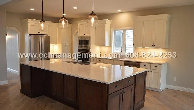 4 bed, 3.5 bath, 4790 sqft, $4,250 — Photo 3