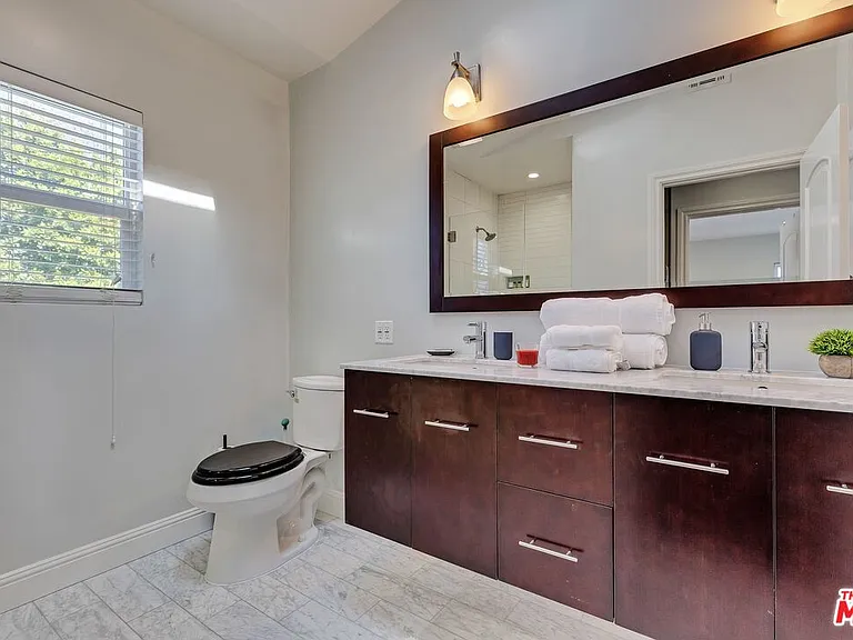 4411 Irvine Ave — Photo 23