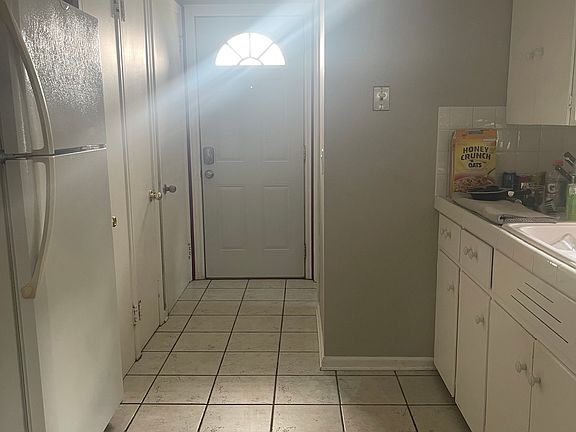 5th image of 2644 Eastern Ave SE
