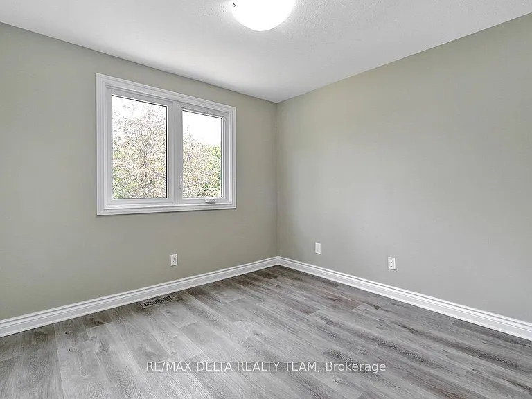 397 Phoenix Cres — Photo 28