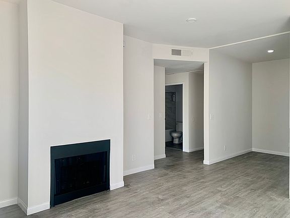 3rd image of 2723 Abbot Kinney Blvd #U302