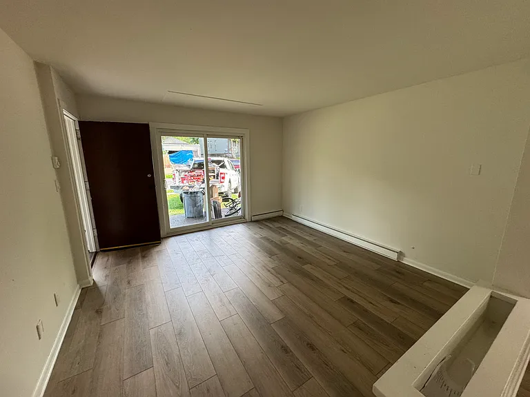 1093 Park Ave #1 — Photo 3