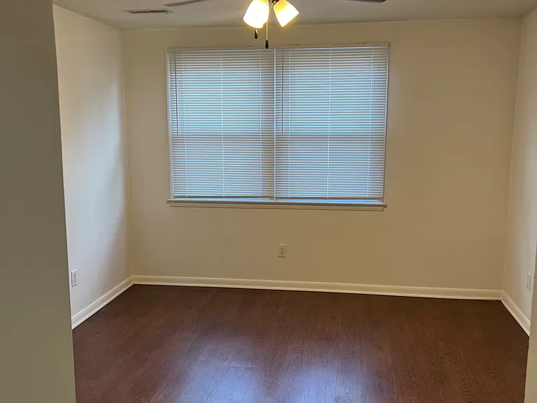1008 Hickory Hill Ln — Photo 9