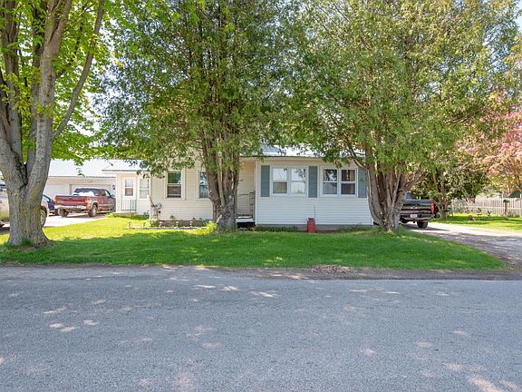1125 1/2 Front door enclosed porch area