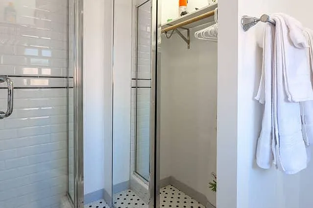6820 1/2 Iris Cir — Photo 15