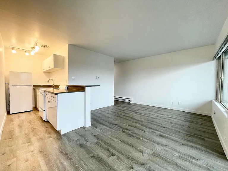 Village Vista Apartments — Photo 80