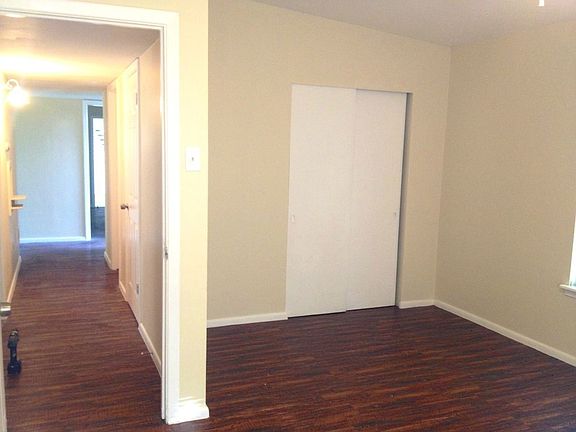 5th image of 226 Sprucewood Ln