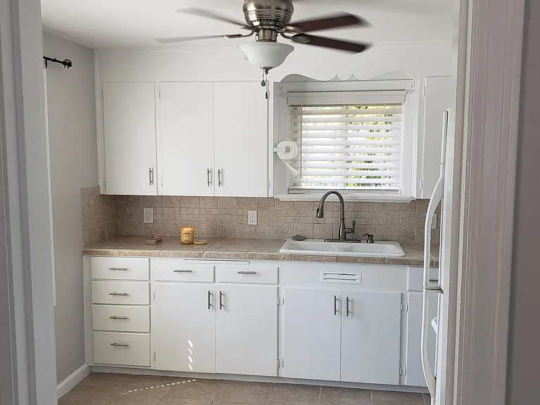 2617 S Melrose St — Photo 2