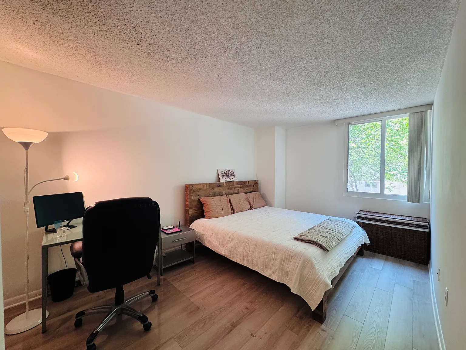 2 bed, 903 sqft, $2,500 — Photo 2