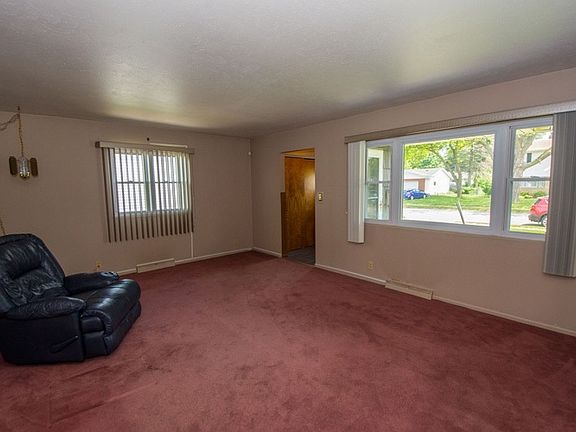 4th image of 1519 Arcadia Ave