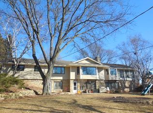 N62W15723 Skyline Dr, Menomonee Falls, WI 53051