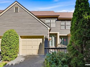 48 Beacon Hill Rd APT D, West Milford, NJ 07480
