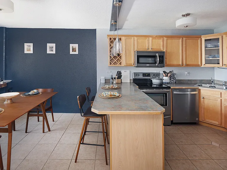 909 N Logan St #8F — Photo 12