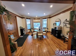 1239 W Roscoe St APT 1F, Chicago, IL 60657