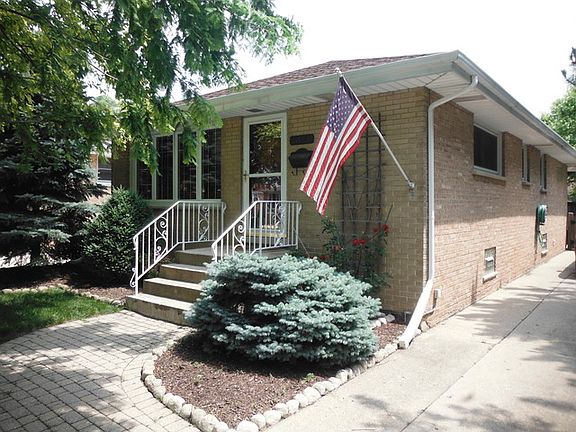3rd image of 3633 Sunset Ln